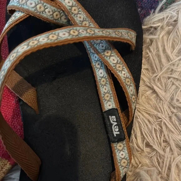 TeVa Size 8 Sandals 🌻 - Picture 3 of 4